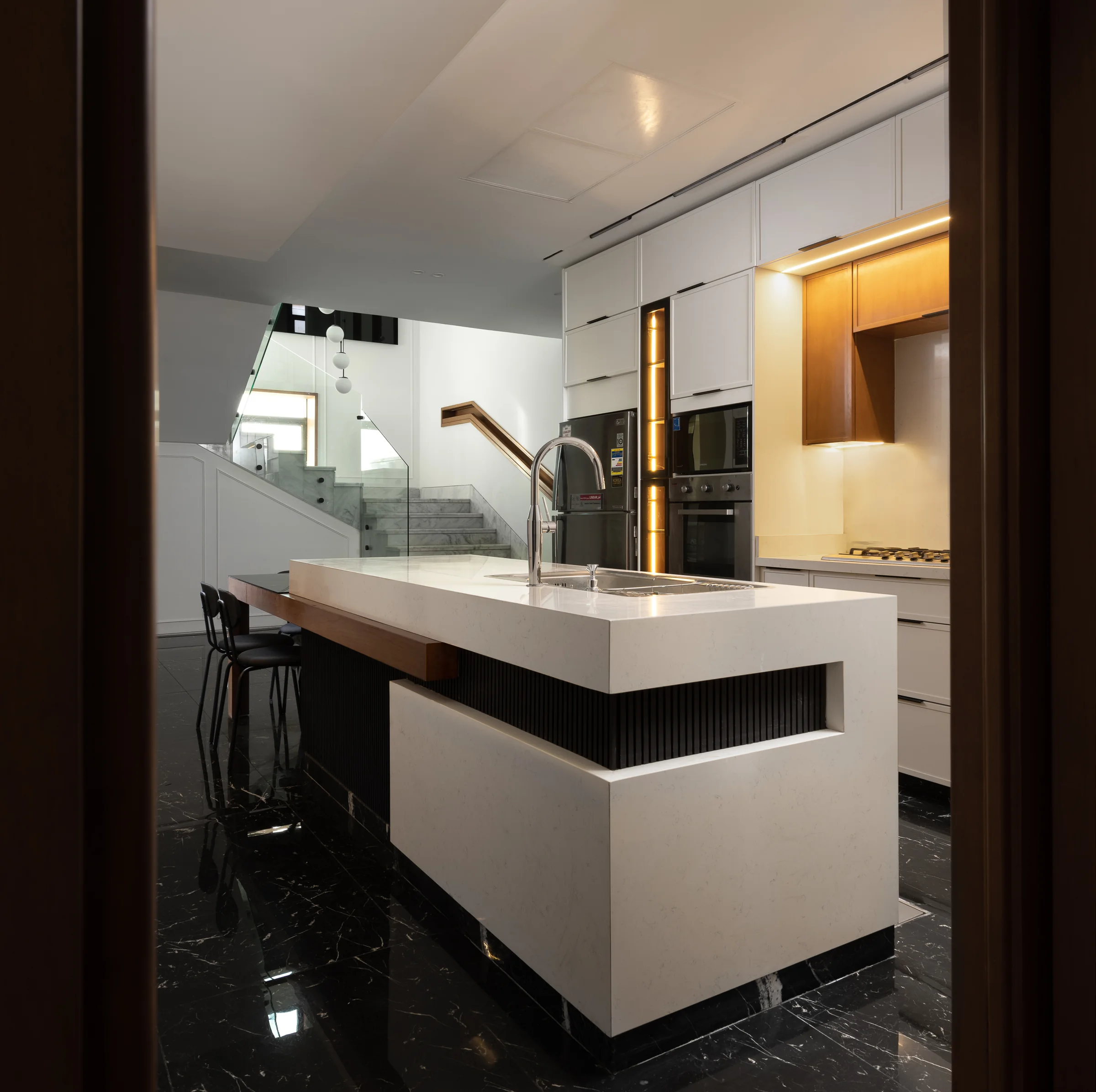 The same island square on, black marble floor.