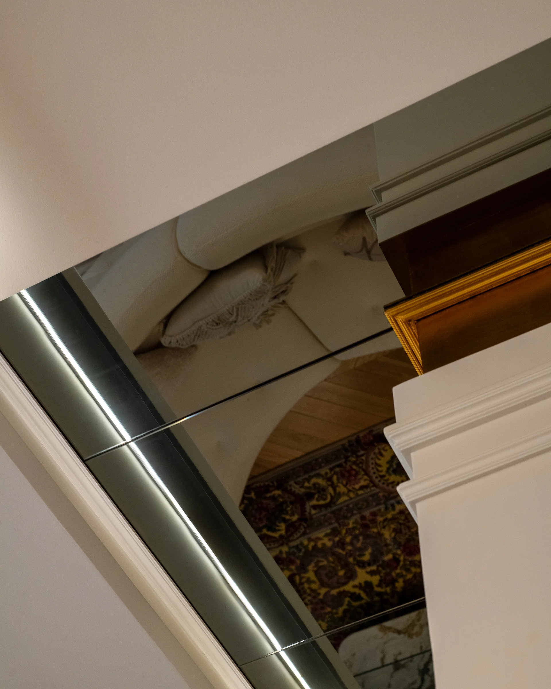 The room reflected in a mirrored ceiling reveal.